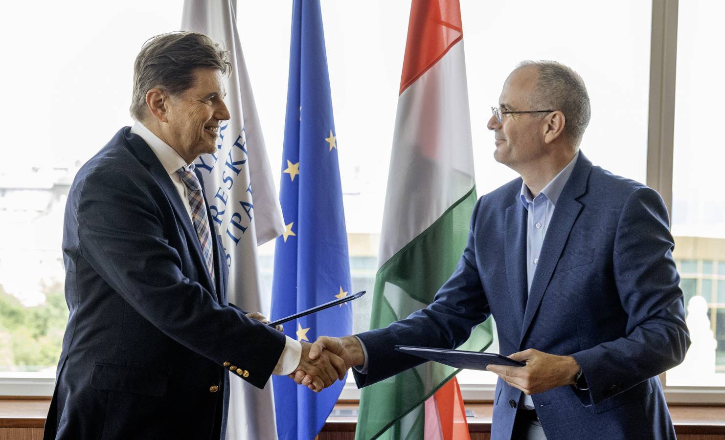 Közösen segíti a hazai vállalkozásokat az MKIK és a NAV.jpg